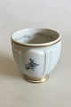 Royal 
Copenhagen 
Flower Pot No 
1487. Measures 
10.3 cm / 4 
1/16 in.