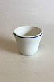 Royal 
Copenhagen Old 
Cup. Measures 
8.5 cm / 3 
11/32 in.
