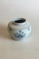 Bing & Grondahl 
Vase No 
10001/643. 
Measures 9 cm / 
3 35/64 in.