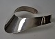 Great sterling 
neck ring, 20th 
century. 
Stamped. 
Weight: 50 
grams.
