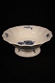 Royal 
Copenhagen, 
Blue Flower, 
angular cake 
bowl on low 
foot.
Decoration 
number: 
10/8530. H: ...