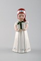 Sjælden Royal Copenhagen porcelænsfigur. Pige med nissehue og julegave. 
Modelnummer 091.