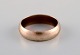 Danish goldsmith. Classic gold ring in stylish design. Ca. 1950