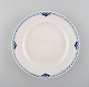 Royal Copenhagen blåmalet Prinsesse frokosttallerken i porcelæn. 
Modelnummer 572.