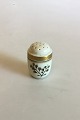 Royal 
Copenhagen 
Liselund (Old) 
Pepper Shaker 
No 947/9760. 
Measures 5.5 cm 
/ 2 11/64 in.