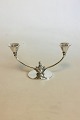 Georg Jensen 
Sterling Sølv 
To-armet 
Lysestage No 
673A. Måler 22 
cm x 12,5 cm. 
Vejer 420 gram