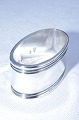 Napkin ring 
with toweres 
marks / 830 
silver, from 
1938. oval 5.2 
x 2.6 cm. 
Height 2 cm. 
Weight ...