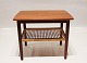 Sidebord i teak med flethylde af dansk design fra 1960erne.
5000m2 udstilling.