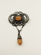 Jugend brooch 826 silver 5.5 x 7 cm. with amber