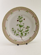 Royal Copenhagen Flora Danica plate 20/3550