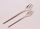 Dinner fork 
(650 DKK) and 
lunch fork (600 
DKK) in Tulip 
by A. 
Michelsen, 
sterling 
silver. Ask ...