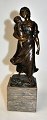 Kowalczewski, 
Paul Ludwig 
(1865 - 1910) 
Germany: Bronze 
figure. Woman 
with child. 
Patinated. ...