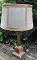 Table lamp, 
Bronze, 20th 
century with 
foot of pink 
marble. Stem in 
the form of 
Ionic column. 
H: ...