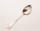 Large server in 
other pattern 
of hallmarked 
silver.
32 cm.
