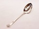 Large server in 
other pattern 
of hammered 
hallmarked 
silver.
38 cm.