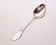 Large server in 
other pattern 
of hallmarked 
silver.
36 cm.