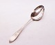 Large server in 
other pattern 
of hallmarked 
silver.
38 cm.