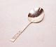Server in other 
pattern of 
hallmarked 
silver.
21 cm.