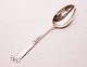 Server in other 
pattern of 
hallmarked 
silver.
25 cm.