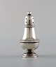 English pepper shaker in silver. Late 19th century. From large private 
collection. 
