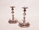 A pair of candlesticks of hallmarked silver, in great vintage condition.
5000m2 showroom.