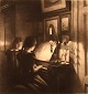 Peter Ilsted (1861-1933). Interiør med to piger ved klaveret. Radering.
Ca. 1900.