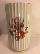 White heather 
village vase. 
with rose 
floral motif.
1 piece 
height: 15 cm. 
price DKK 850, 
...