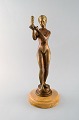 Unknown artist. 
Large bronze 
figure. Naked 
woman with 
child.
In very good 
condition.
Measures: ...