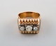Large art deco ring in 18 carat gold with three old cut large diamonds of 1.70 
carats in total. 1930