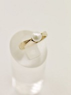 10 carat gold ring  with genuine pearl sold