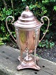 Tea machine in 
copper, 19th 
century 
probably 
English. With 
burner. H.: 39 
cm.
NB: Really 
nice ...