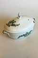 Royal 
Copenhagen 
Green Flower 
Tureen No 1666.
Measures H - 
20 cm, W - 30 
cm og D - 20 cm 
(7 ...