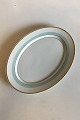 Royal 
Copenhagen 
Dybbol Oval 
Dish No 9584. 
Measures 35 cm 
/ 13 25/32 in. 
x 26 cm / 10 
15/64 in.