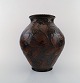 Kähler, HAK. Stor vase i glaseret keramik. Rødbrune blade på blå baggrund. 
1930/40