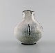 Svend Hammershøi for Kähler, HAK. Vase i glaseret stentøj. Smuk gråsort 
dobbeltglasur. 1930/40