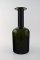 Otto Brauer for Holmegaard. Stor vase/flaske i mørkegrønt kunstglas. 1960