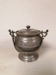 Maternity pot 
of tin stamped 
Lübeck Height 
with handle 
25cm.