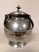 Maternity pot 
of tin stamp. 
Germany 19th 
centuryHeight 
with handle 
24,5cm.