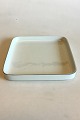 Royal 
Copenhagen Blue 
Edge Square 
Dish No 3048. 
Measures 24 cm 
/ 9 29/64 in. x 
24 cm / 9 29/64 
in.