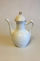 Royal 
Copenhagen 
Tradition White 
Half Lace w. 
Gold Coffee Pot 
No 519. 
Measures 24 cm 
/ 9 29/64 in.