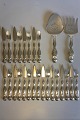 Georg Jensen 
Sterling Silver 
Pattern No 55 
fish service. 
Set for 12 
persons with 
serving set. 
...