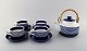 Karin Björquist (1927-2018) for Gustavsberg. Set of four "Kobolt" teacups with 
saucers and teapot in glazed stoneware. 1960