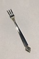 Georg Jensen 
Sterling Silver 
Acanthus Oyster 
Fork No 064 
Measures 14.1 
cm(5 35/64 in)