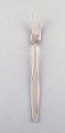 Tias Eckhoff 
for Georg 
Jensen. 
"Cypress" large 
cold meat fork 
in sterling 
silver.
Measures: ...