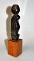 African erotic woodcut. Congo. 1947. H.: 16 cm. With base: 23 cm.On the shelf: inscription.