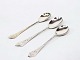 Different 
compote spoons 
in Antique 
Rococo, 
hallmarked 
silver.
16 cm, 16 cm 
and 14 cm.