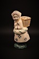 Aluminia woman with basket in painted faience.
Height: 14cm.
