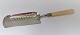 Crumb 
Collector. 
England. 
Sterling (925). 
Produced 
Sheffield 1909. 
Company G.H. 
Length 34.5 cm.