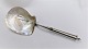 Silver serving 
spade with 
seashell. 
Stamped JER. 
Length 28.5 cm.