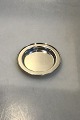English 
Silverhouse 
Sterling Silver 
Coaster Diam 
8.8 cm (3 15/32 
in) Weight 
approx 45 
gr/1.60 oz